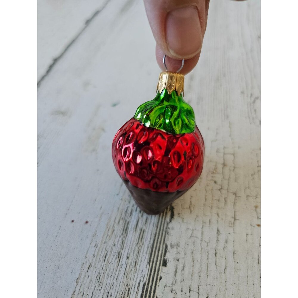 Columbia chocolate covered glass strawberry ornament Xmas lifelike unique food t